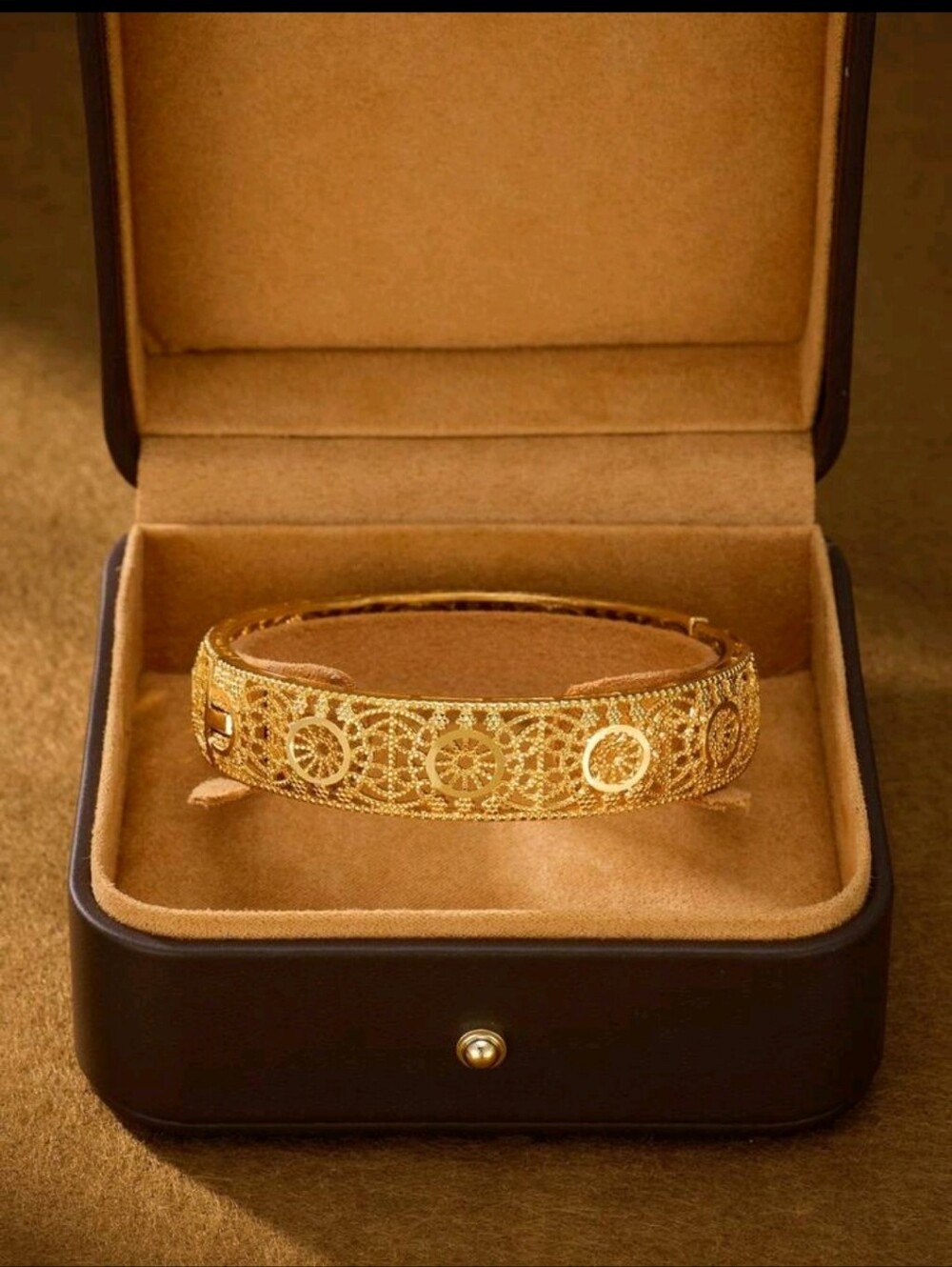 BRAND NEW ** Gold Filigree Women's Bracelet - Elegant Circular Motif